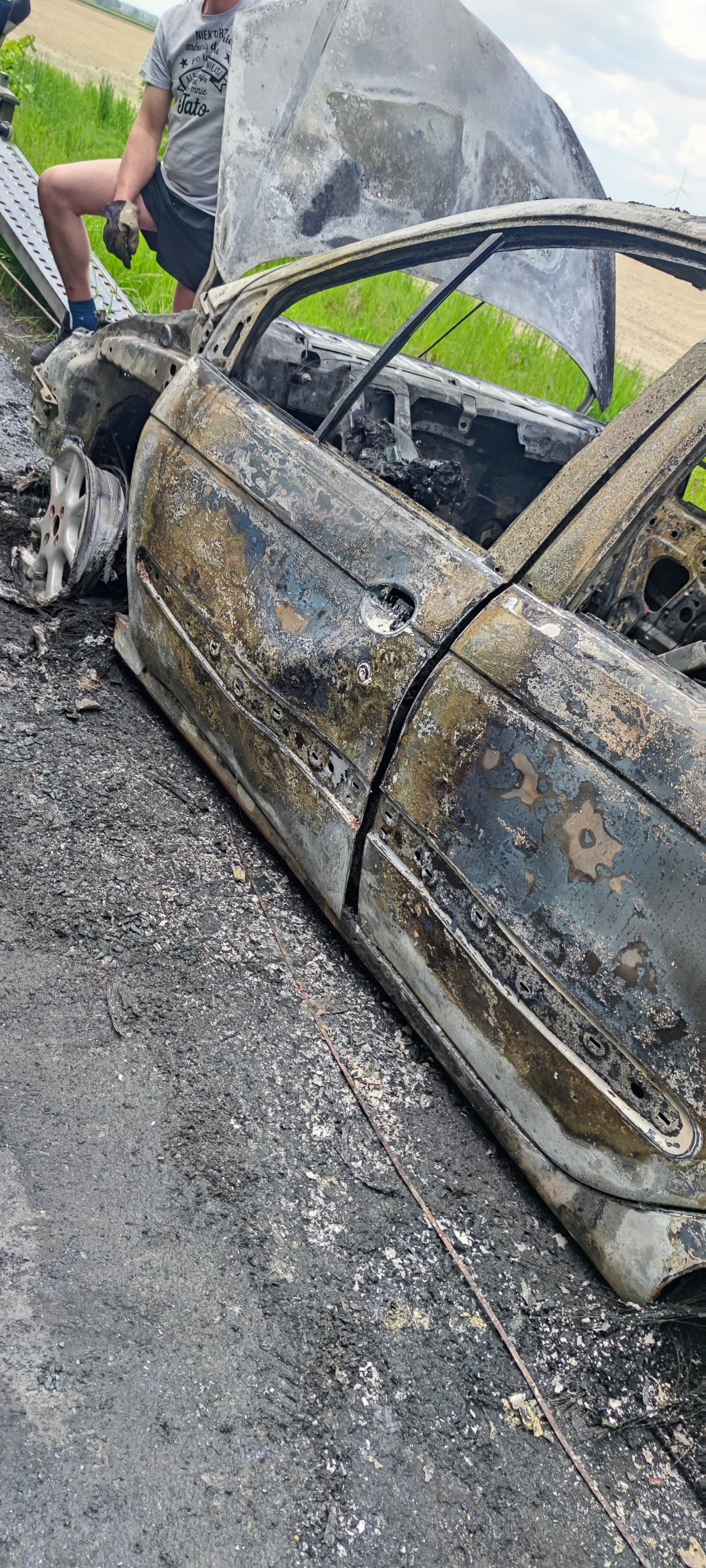 Pożar samochodu na trasie Koźmin Wlkp. - Skałów