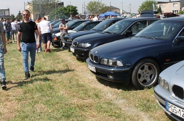 Zlot miłośników BMW w Dobrzycy  - Zdjęcie główne