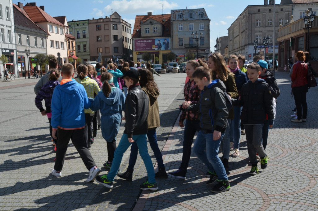 Krotoszyn. Próba poloneza na rynku [ZDJĘCIA I FILM] - Zdjęcie główne