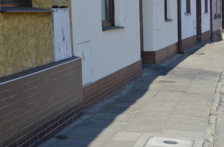 Sulmierzyce. Rusza się co trzecia płyta chodnikowa - Zdjęcie główne