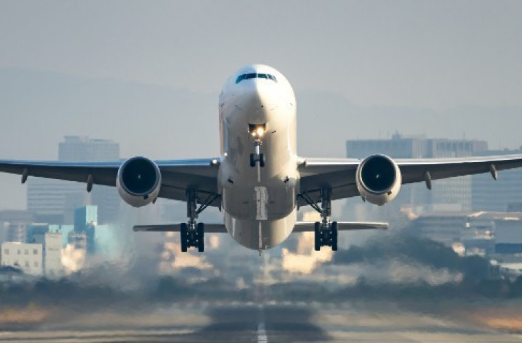 Nie poleciał, a wyleciał. Nie słuchał kapitana więc usunięto go z samolotu - Zdjęcie główne