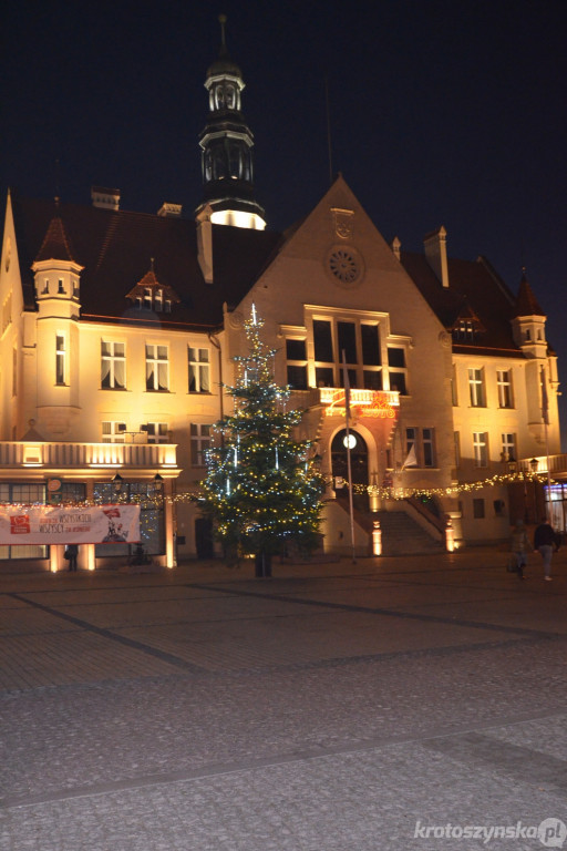 Krotoszyn. Świąteczne dekoracje na rynku [ZDJĘCIA] - Zdjęcie główne