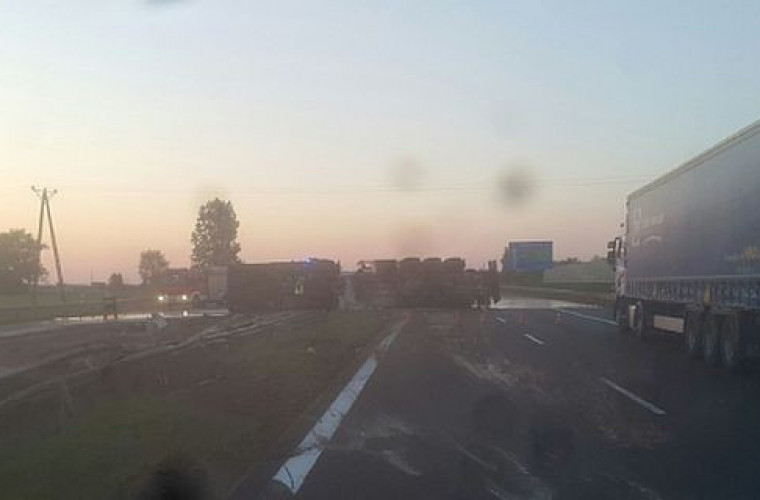 Autostrada A2 zablokowana. Czekolada na drodze. - Zdjęcie główne