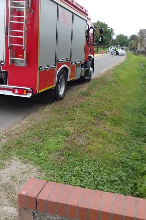 Śmiertelny wypadek w Baszkowie. Kobieta potrącona przez ładowarkę - Zdjęcie główne