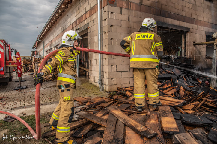 Pożar zakładu stolarskiego w Gałązkach