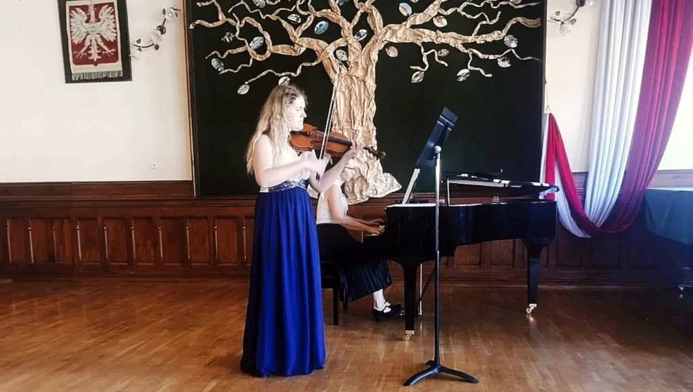 Utalentowana skrzypaczka zagrała w koncercie w krotoszyńskim liceum  - Zdjęcie główne