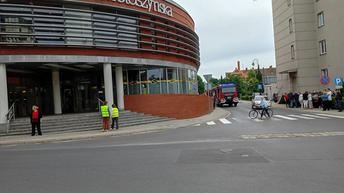 Strażacy pojawili się w Galerii Krotoszyńskiej. Sprawdzano gotowość na najgorszy scenariusz [ZDJĘCIA]