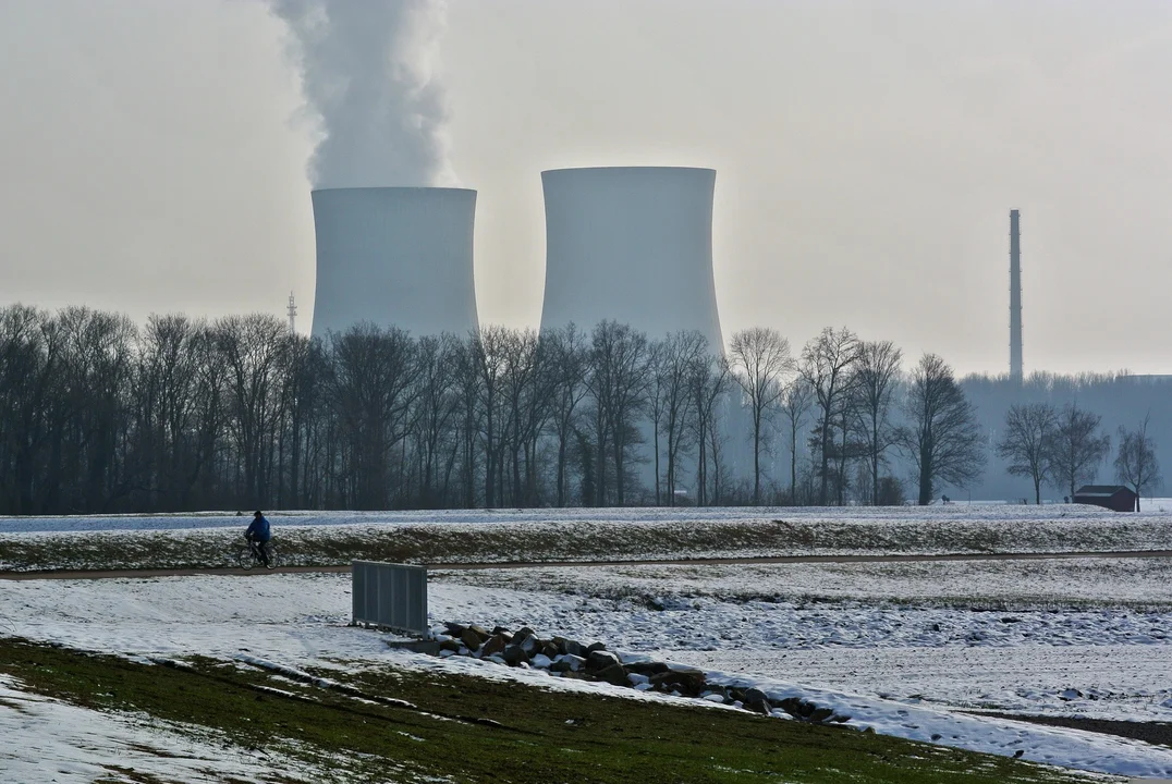 Zagrożenie radiacyjne dla Polski? Oficjalnie "absolutnie nie", ale jodek potasu trafia do szkół i straży pożarnych. Przypominają się czasy płynu Lugola - Zdjęcie główne