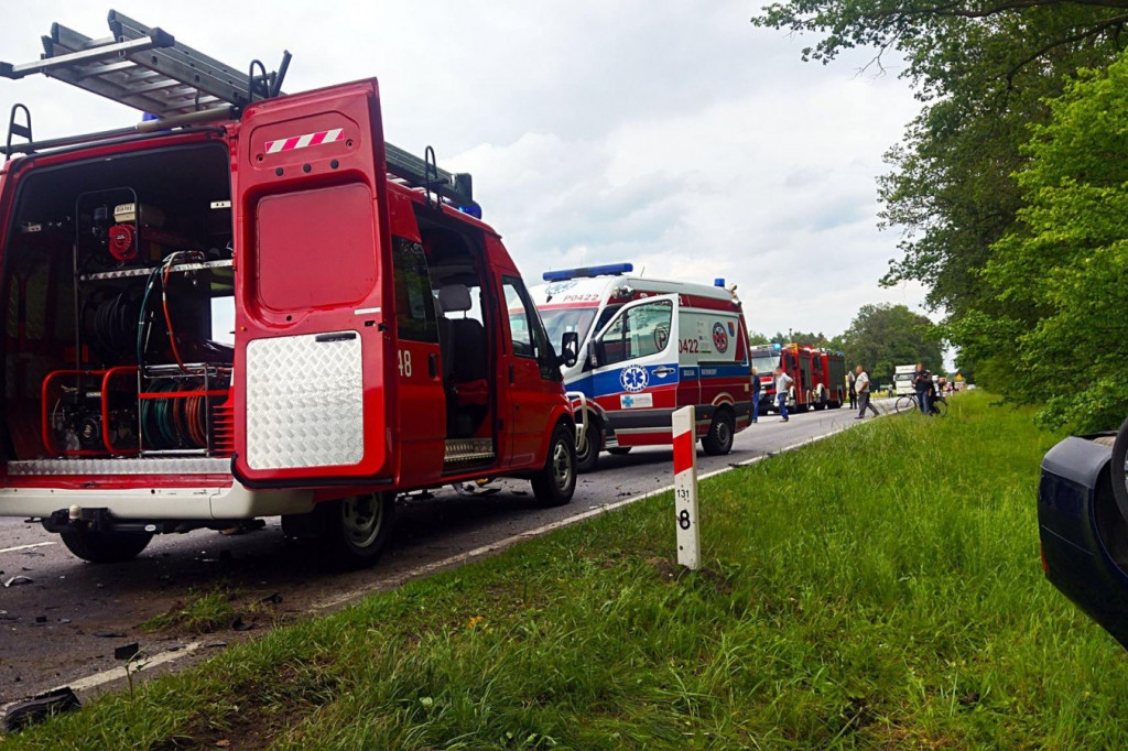 Wypadek na DK 36. Kierowcy uwięzieni w rozbitych autach [FOTO] - Zdjęcie główne