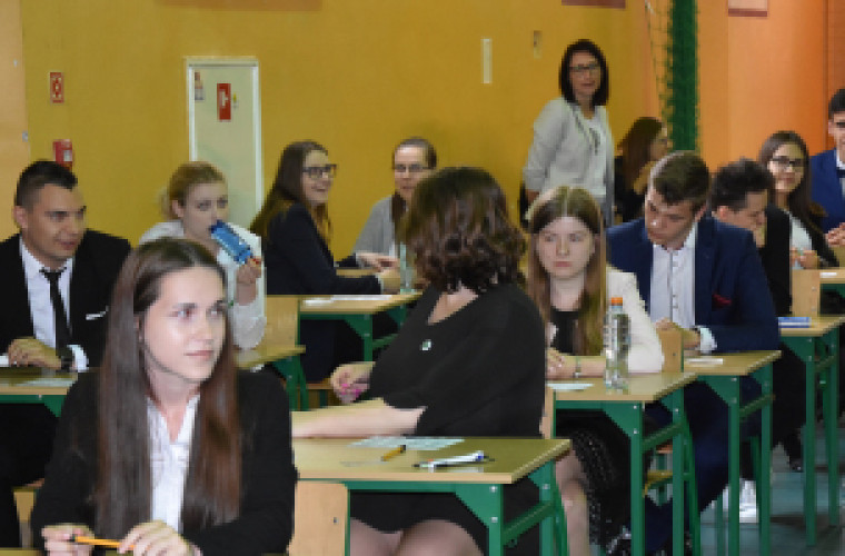 Trwa maraton egzaminów maturalnych. Dziś matematyka [ZDJĘCIA] - Zdjęcie główne