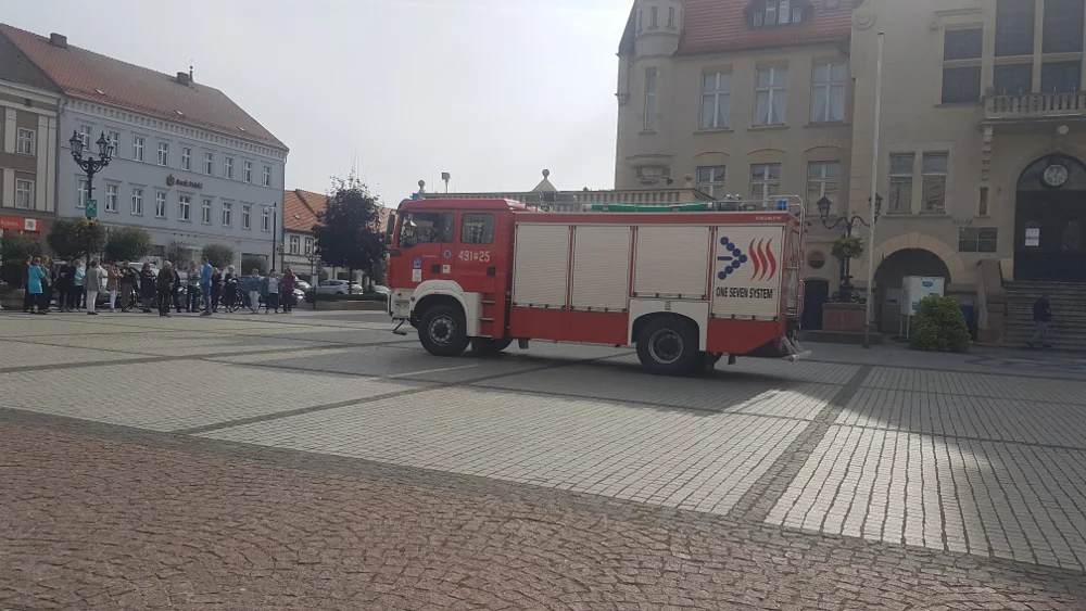 Powiat krotoszyński. Ewakuacje w szkołach, zakładach produkcyjnych i urzędach - Zdjęcie główne