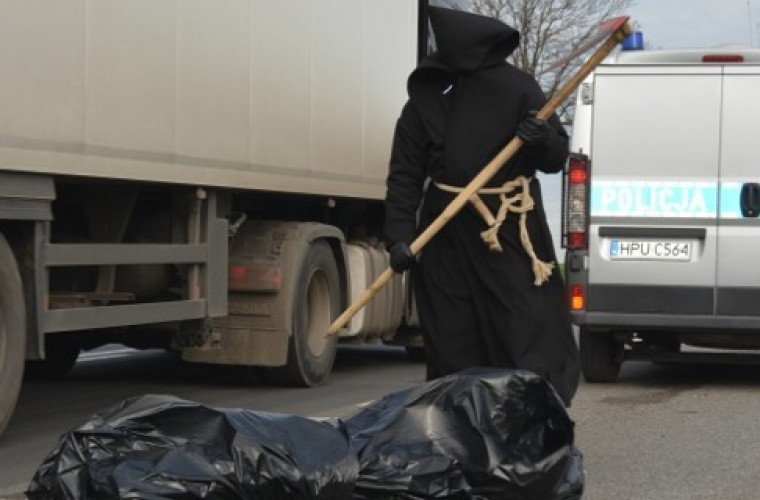Krotoszyn. Śmierć na drodze [ZDJĘCIA i FILM] - Zdjęcie główne