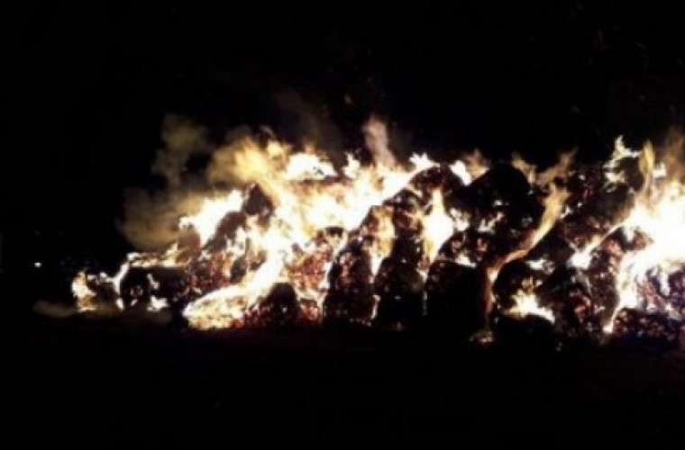 Strażacy z OSP podpalali stogi - Zdjęcie główne