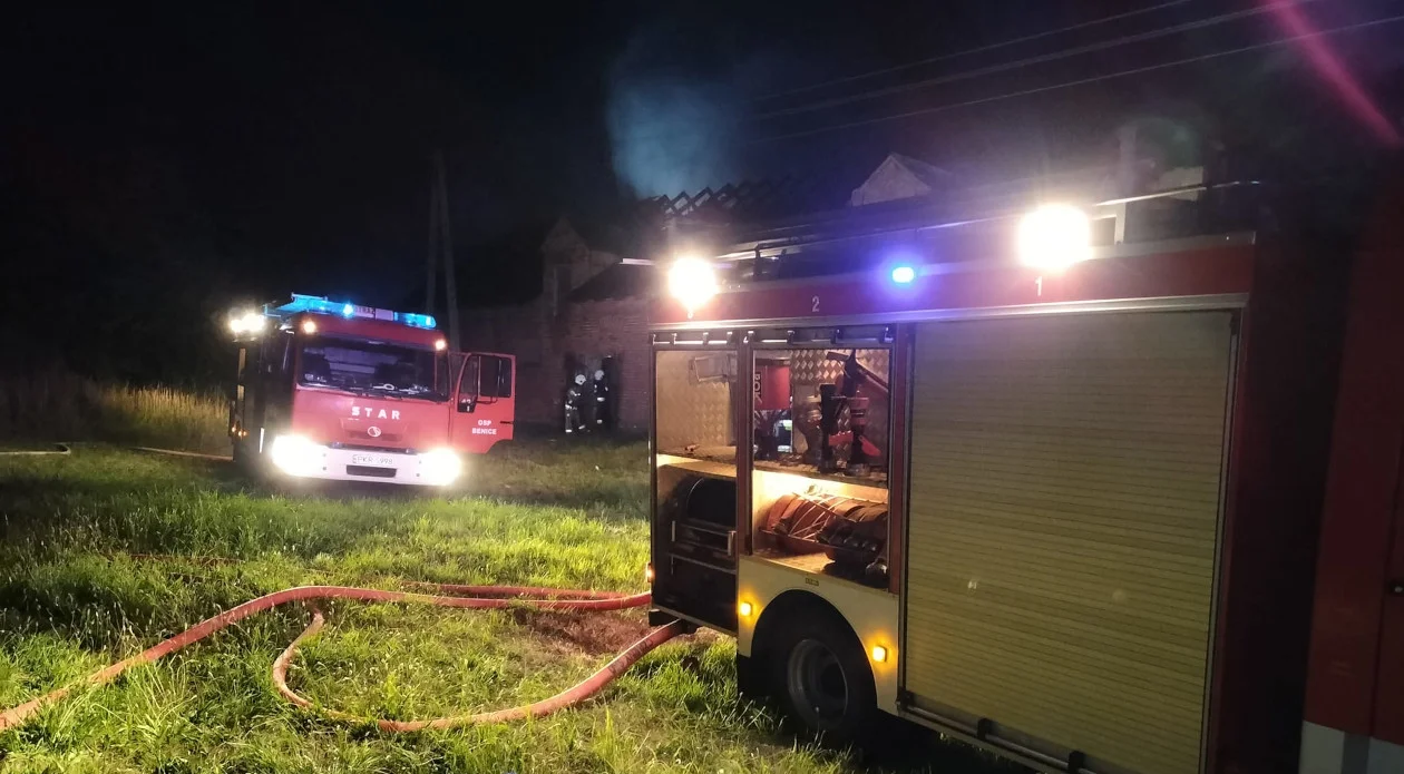 Pożar w Wielowsi. Strażacy 3 godziny gasili płonącą stodołę [AKTUALIZACJA] - Zdjęcie główne