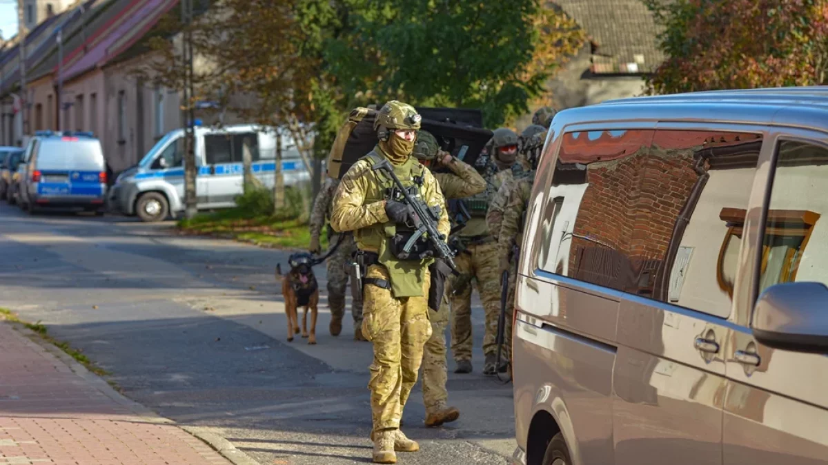 Krotoszyńscy funkcjonariusze zatrzymani przez służby? Jest oficjalne stanowisko policji - Zdjęcie główne