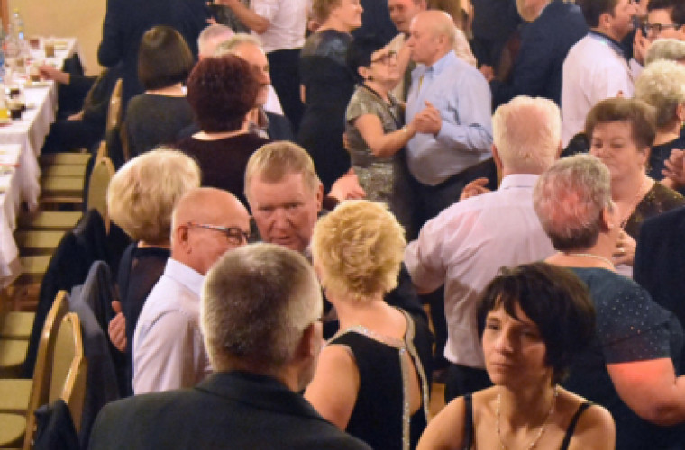 Dąbrowa: Bal pszczelarzy [ZDJĘCIA] - Zdjęcie główne