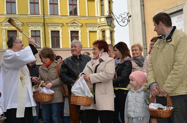 Święcenie pokarmów w parafii św. Piotra i Pawła [FOTO] - Zdjęcie główne