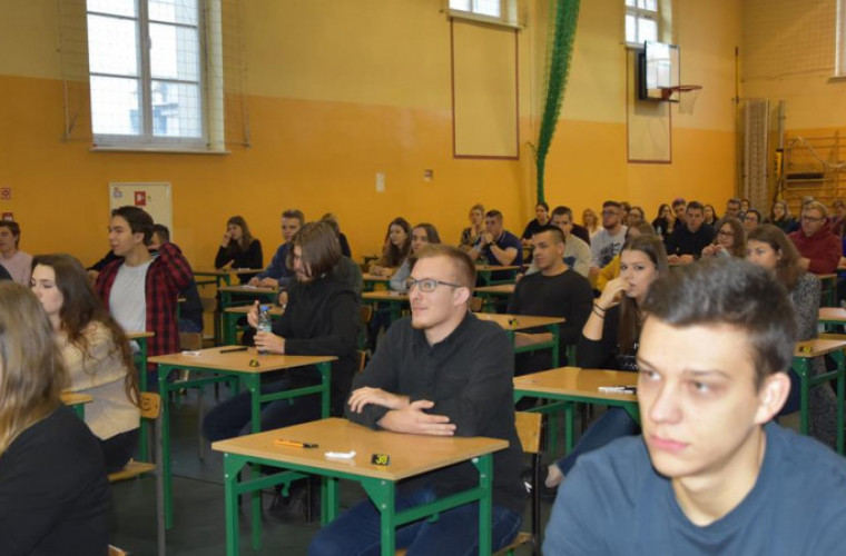 Krotoszyn. Właśnie ruszają próbne matury. [ZDJĘCIA] - Zdjęcie główne