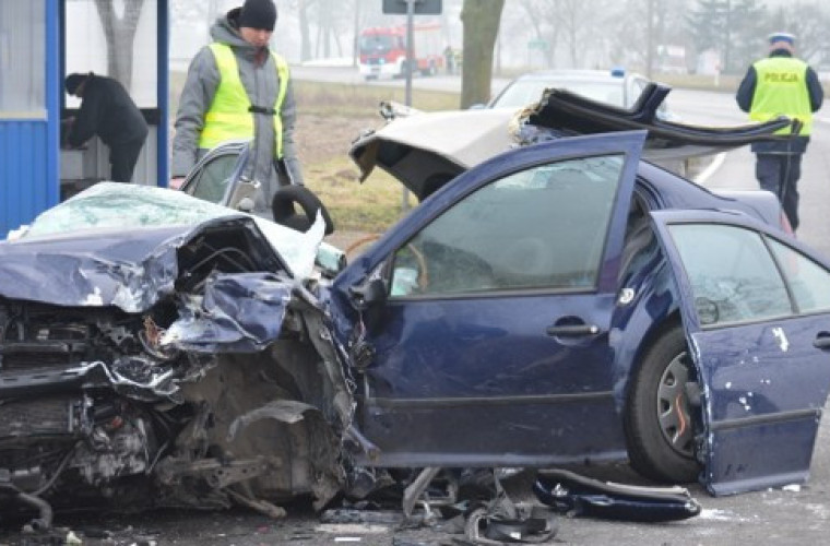 Smoszew. Wypadek na krajówce. Jedna osoba nie żyje. - Zdjęcie główne