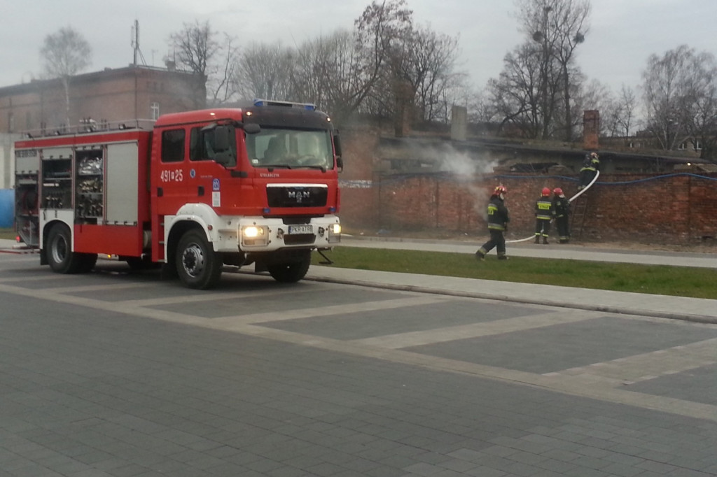 Pożar wiaty przy ?Ceramie? [ZDJĘCIA] - Zdjęcie główne