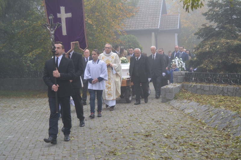 Rozdrażew: Rodzina i bliscy pożegnali Kamilkę - Zdjęcie główne