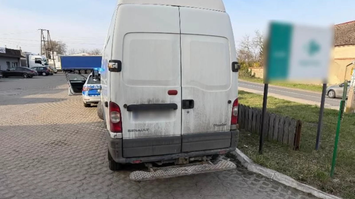 Przyjechał busem na egzamin, choć nie miał prawa jazdy. To, co zrobił później, zaskakuje jeszcze bardziej