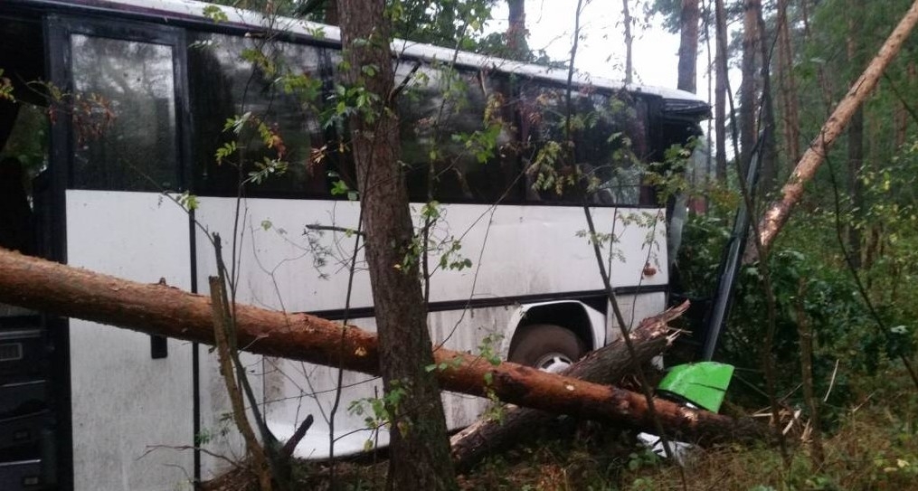 Wypadek autobusu z pielgrzymami. Nie żyje jedna osoba [FOTO] - Zdjęcie główne