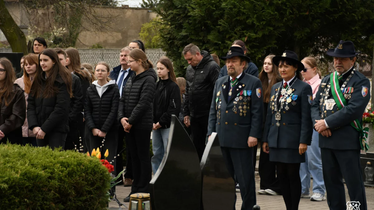 Znicze, cisza i pamięć. Krotoszyn uczcił ofiary Zbrodni Katyńskiej [ZDJĘCIA]