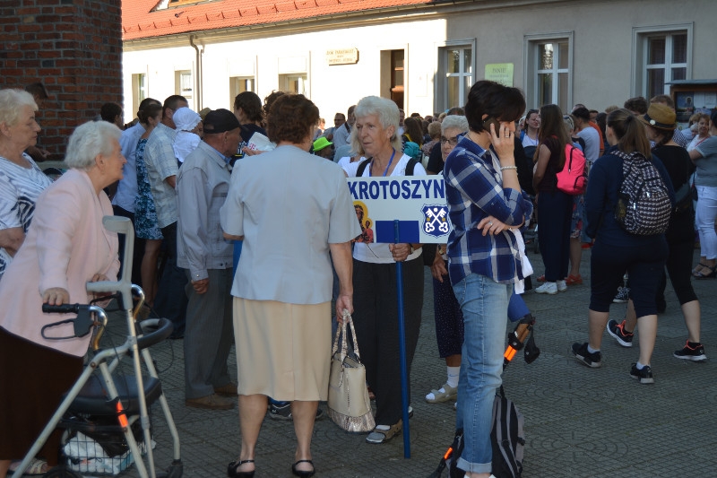 Krotoszyn: Pielgrzymi wyruszyli do Częstochowy - Zdjęcie główne