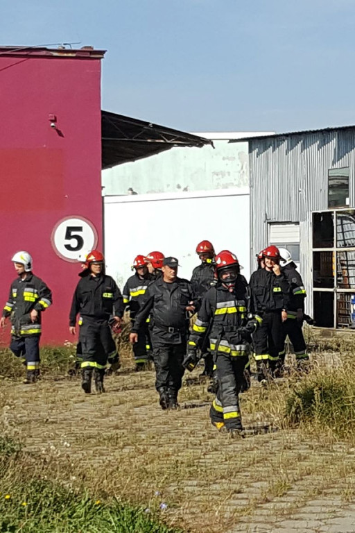 Strażacy zabezpieczają chemikalia w Rozdrażewie - Zdjęcie główne