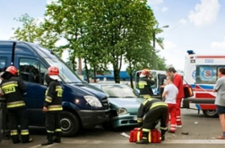 Uderzyła w busa wiozącego dzieci - Zdjęcie główne