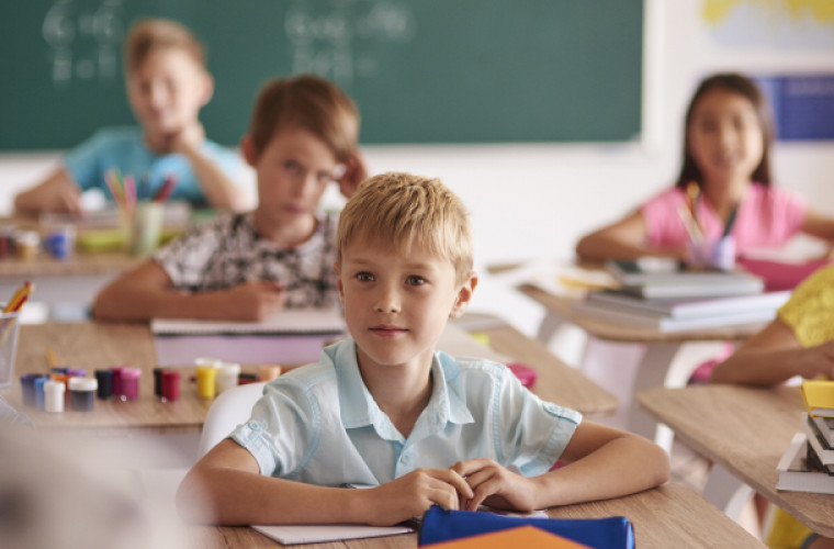 [ANKIETA] 300 zł do ręki na szkolną wyprawkę. Co o tym sądzisz? - Zdjęcie główne