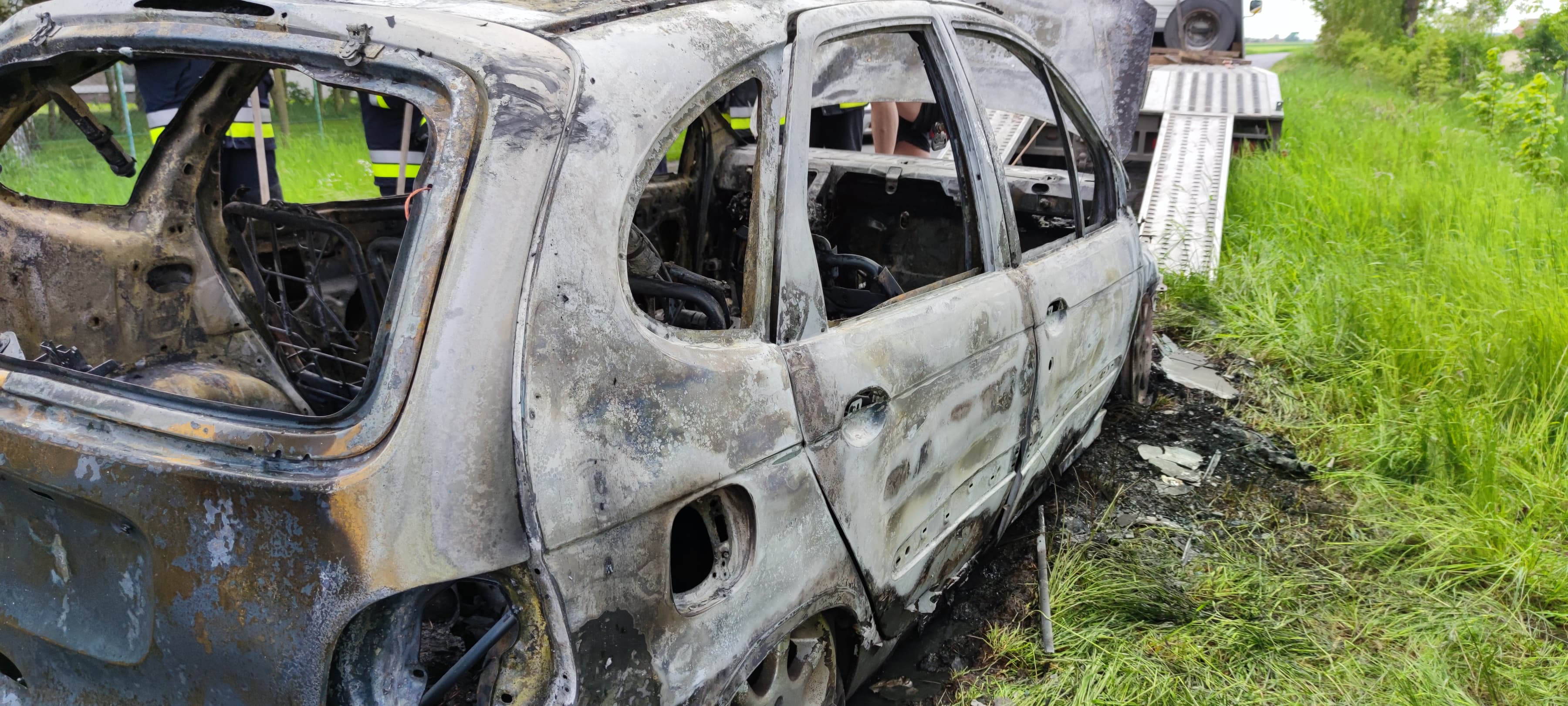 Pożar samochodu na trasie Koźmin Wlkp. - Skałów