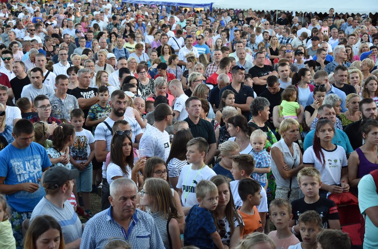 Lutogniew: Tłumy na festynie parafialnym [FOTO] - Zdjęcie główne