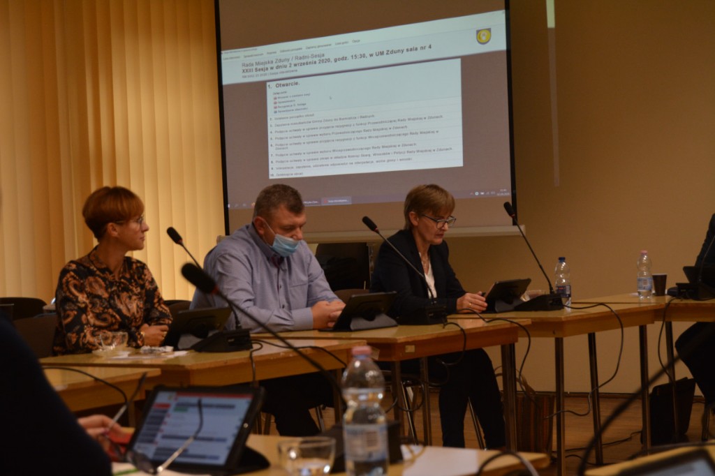 Sesja rady miejskiej w Zdunach - Zdjęcie główne