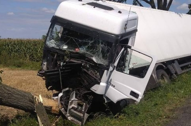 Nowa Obra. Wypadek ciężarówki na DK 15. Jedna osoba poszkodowana - Zdjęcie główne