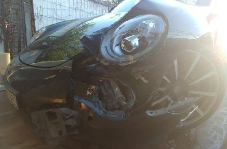 Wielkopolska. Ukradł porsche i roztrzaskał się o płot - Zdjęcie główne