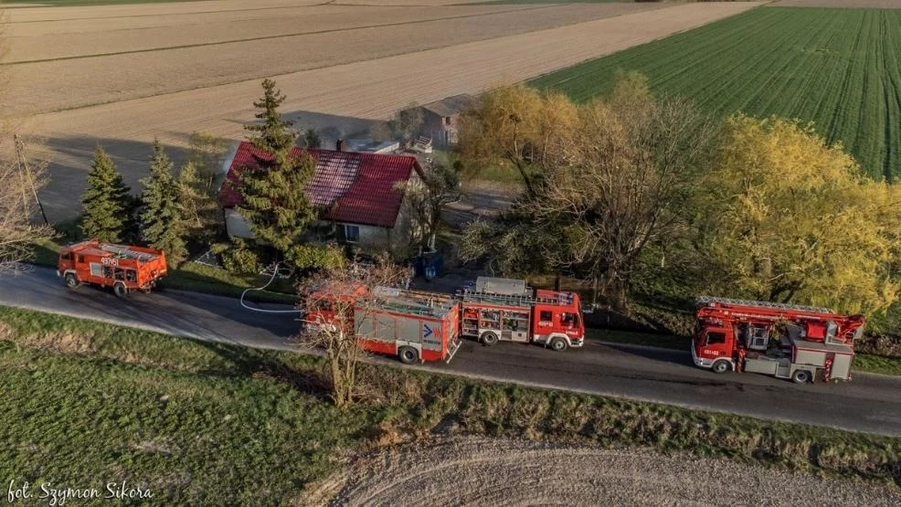 Dzielice. Pożar budynku jednorodzinnego [FOTO] - Zdjęcie główne