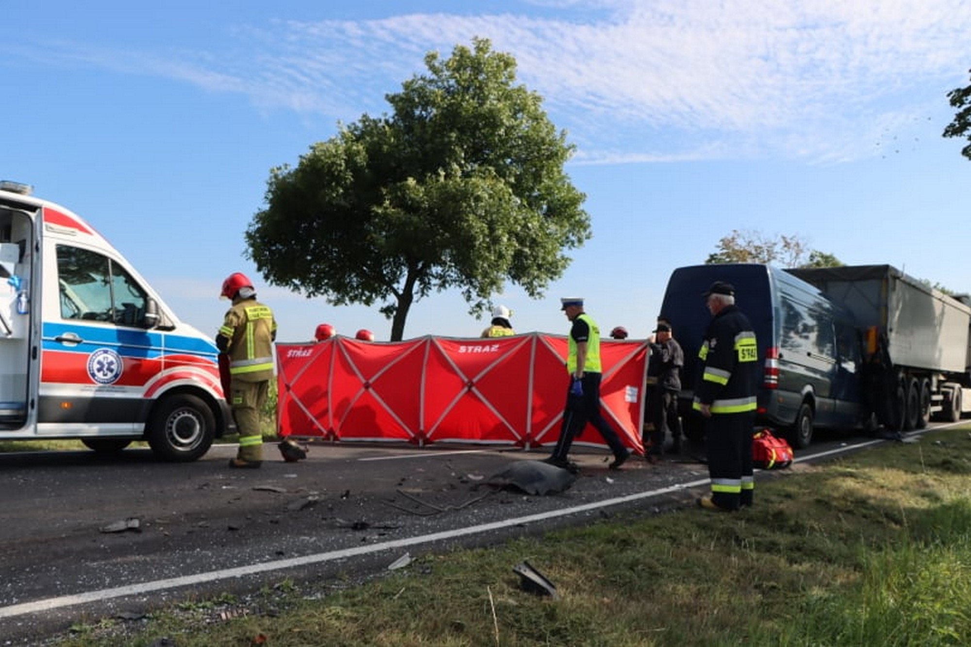 Wypadek na krajowej 36. Na miejscu lądował śmigłowiec LPR - Zdjęcie główne