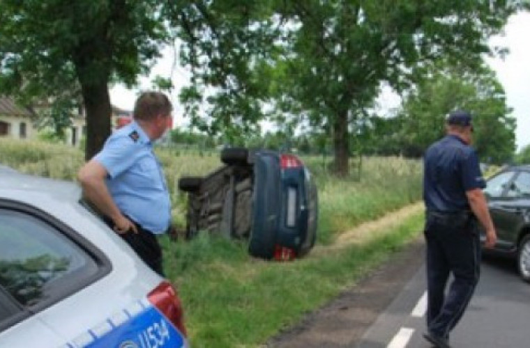 Kobylin: Skoda wpadła do rowu - Zdjęcie główne