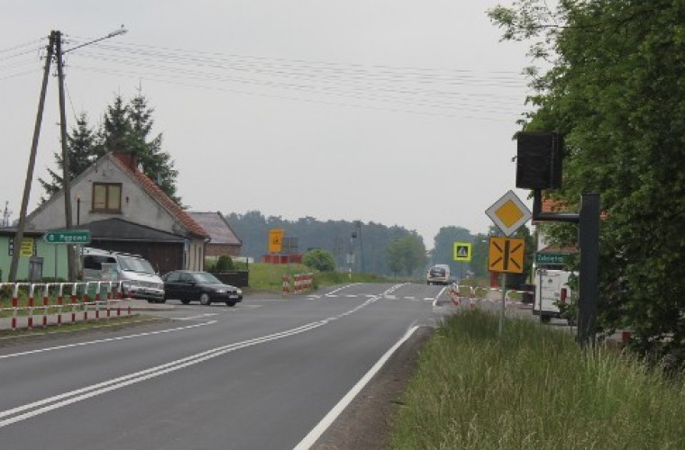 Smolice. Fotoradar stoi, kierowcy się śmieją. - Zdjęcie główne