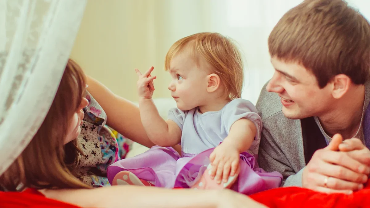 Zostawiła go samego z dzieckiem. Nie uwierzycie co się stało... - Zdjęcie główne