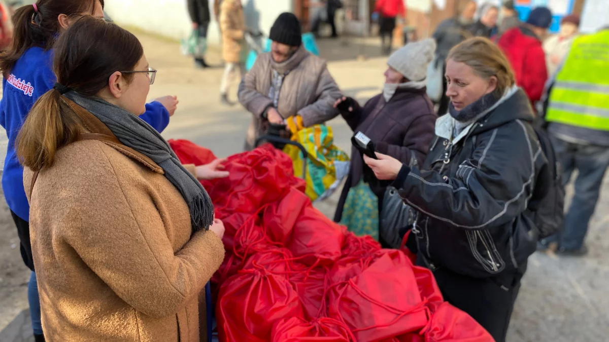 Wspierają kobiety w kryzysie bezdomności, rozdając niezbędniki menstruacyjne - Zdjęcie główne