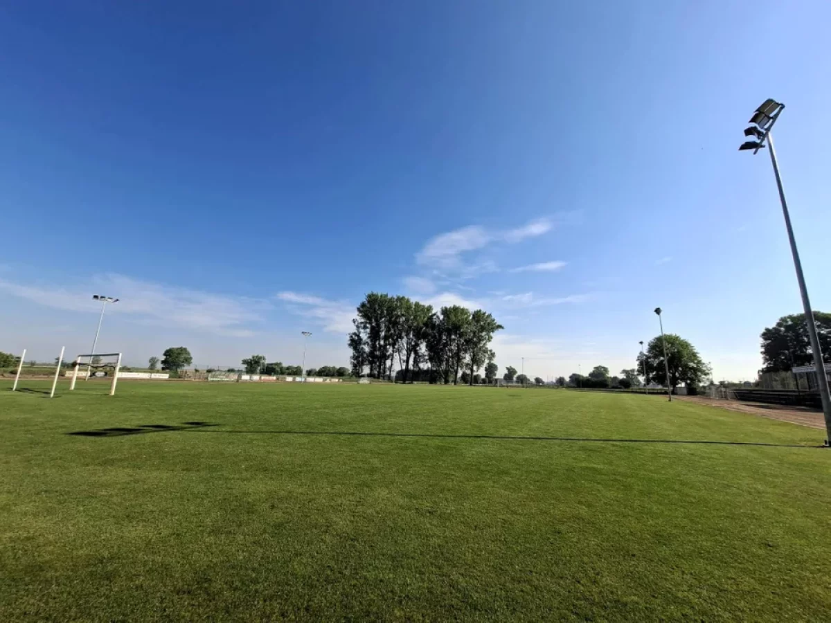 Kolejny stadion w gminie zyskał nowe oblicze. Po wybudowaniu miejskiego przyszedł czas na oświetlenie starego