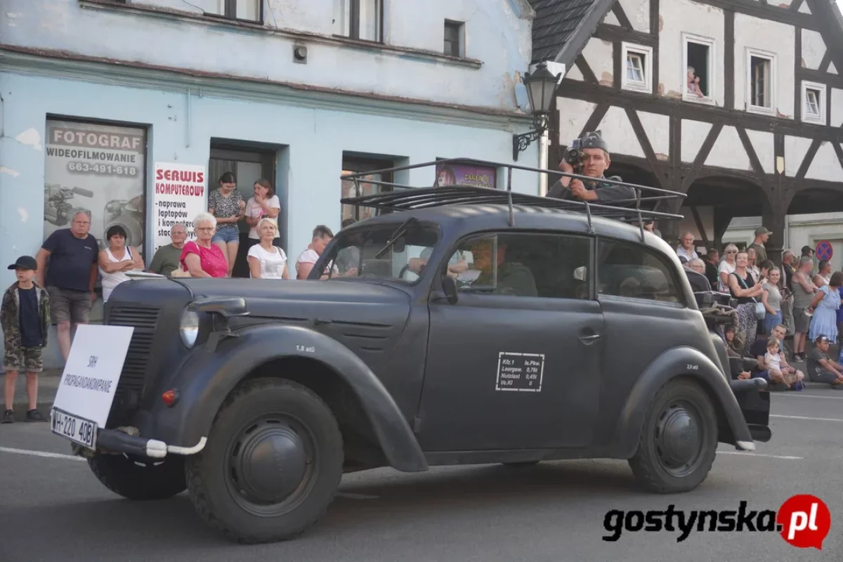 Żywa historia opanowała Poniec! Za nami widowiskowy, piątkowy początek Operacji Poniec 7