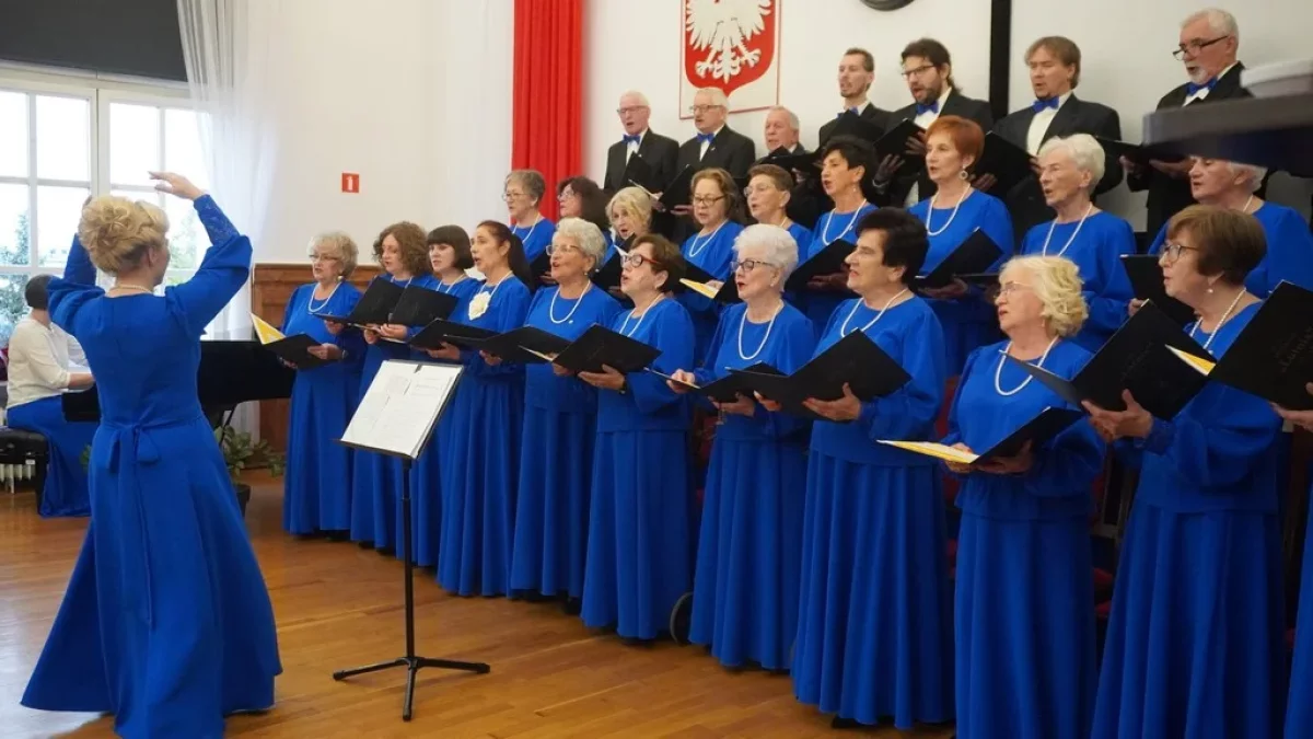 "Głos wolności, dumy i miłości". Chór "Lutnia" z Pleszewa świętuje 130-lecie [ZDJĘCIA]