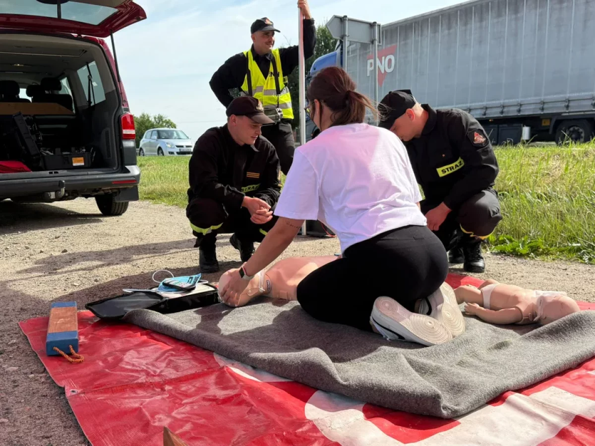Zamiast mandatu dostali istotną lekcję. Nietypowa akcja policji i strażaków