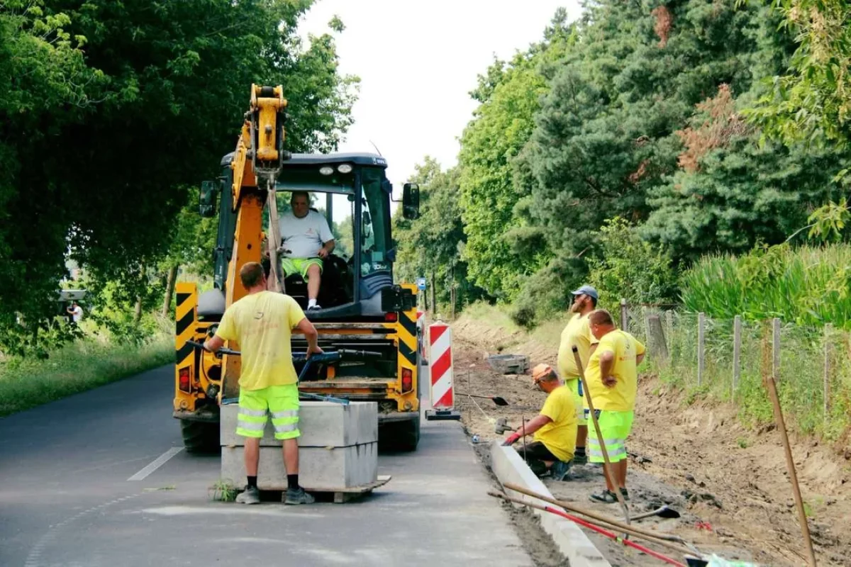 Powiat buduje w dwóch gminach - w jednej drogę, w drugiej ścieżkę rowerową. Ile kosztują te inwestycje?