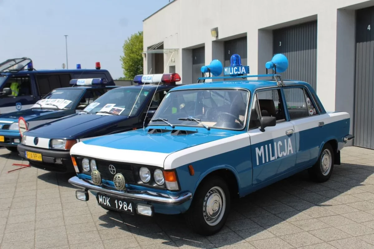 Takimi wozami dawniej ścigano przestępców. Niezwykły pokaz z okazji Święta Policji [ZDJĘCIA]