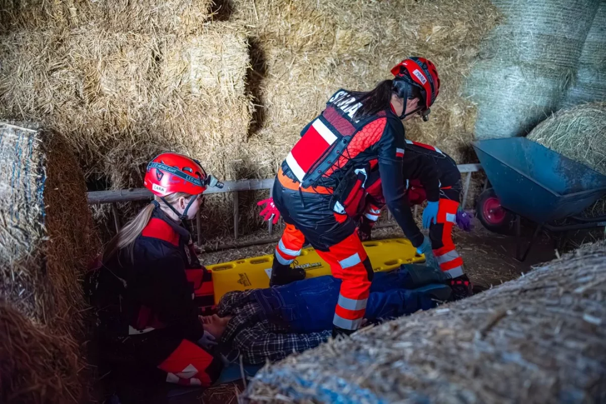 Niecodzienne sytuacje na zawodach medycznych. Atak konia i wybuch słoika